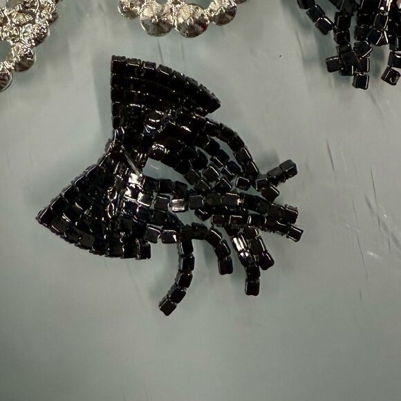 Vintage Style Bow Rhinestone Earrings pierced - Picture 3 of 3